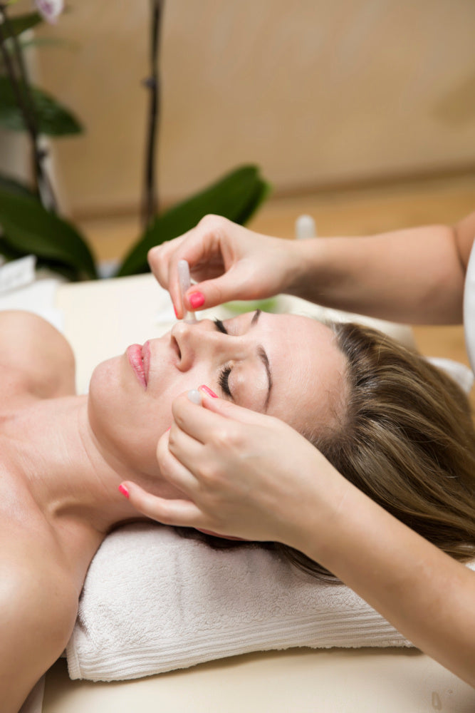 Pourquoi adopter des soins visage naturels en institut ?