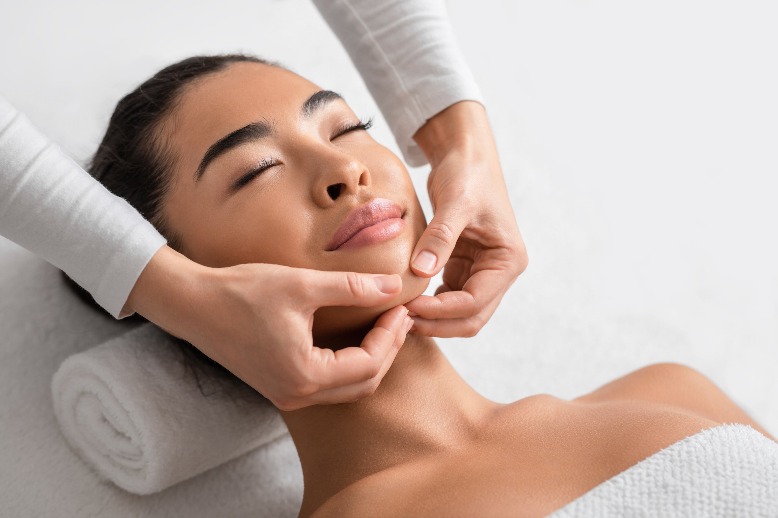 Les meilleurs ingrédients à chercher dans un soin visage pour peaux sensibles