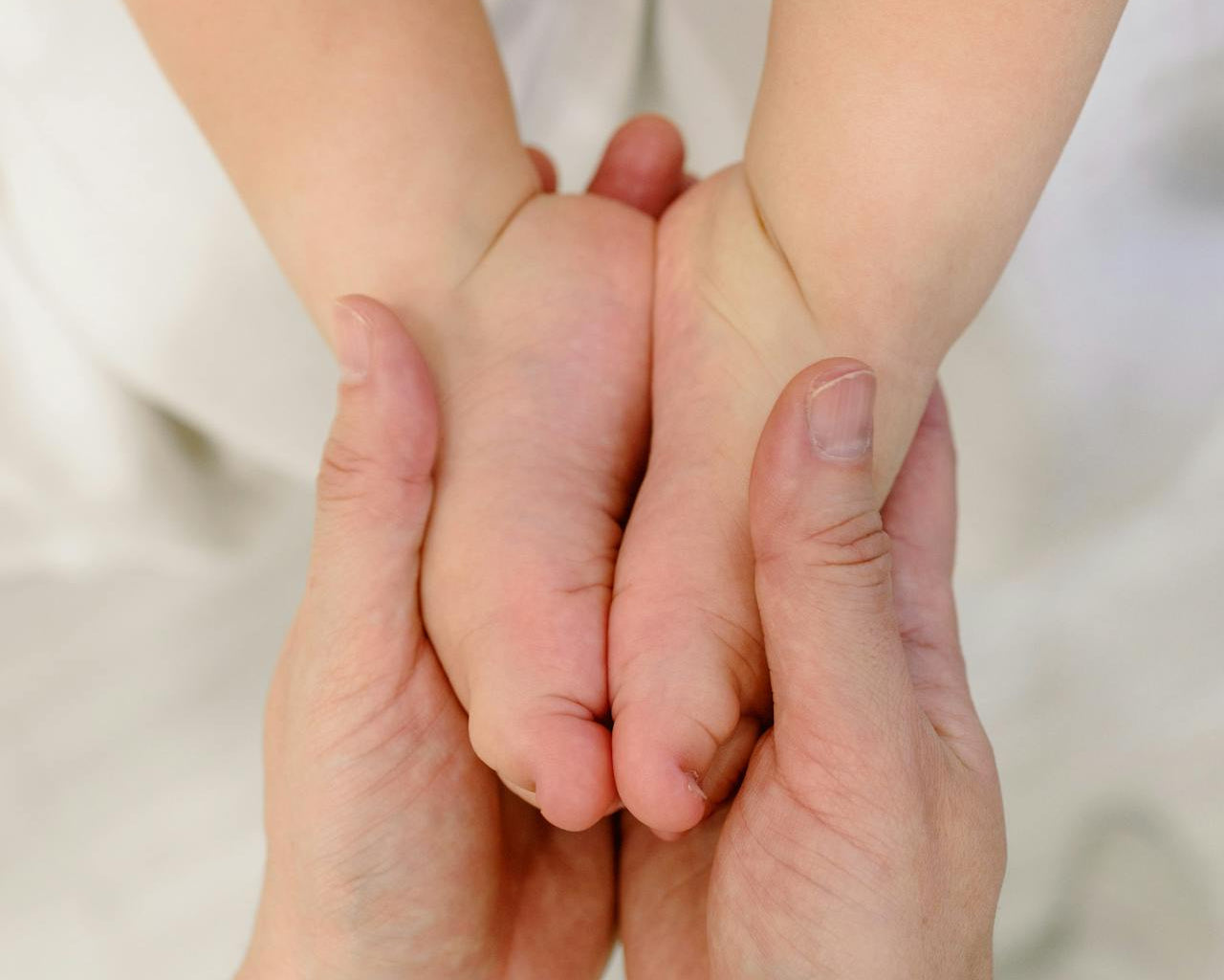 Comment choisir une huile de massage bébé ?