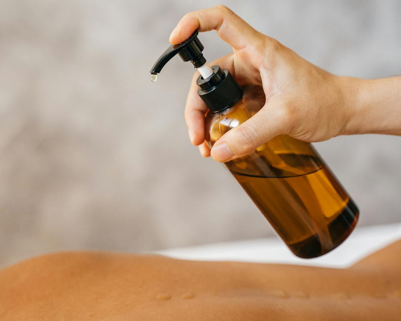 Tout savoir sur l’huile de massage dans les instituts et les spas